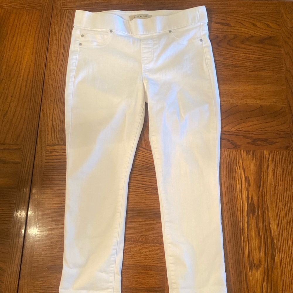 Brand new Liverpool The Capri Size 6 crisp white, somewhat stretchy waist band